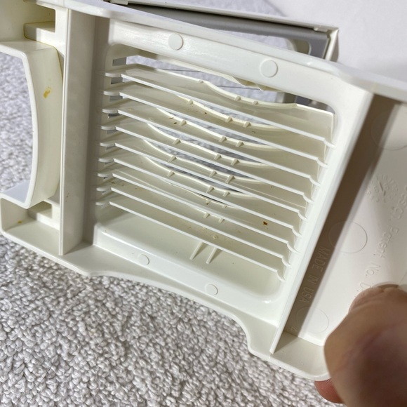 5/$35 Vintage The Pampered Chef White Egg Slicer Plus - Picture 12 of 16